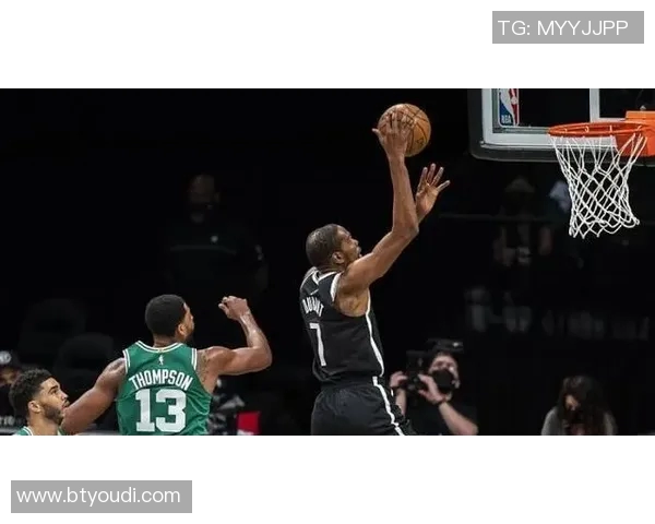 埃克萨姆强势突破禁区单臂隔扣塔图姆震撼全场引发热议