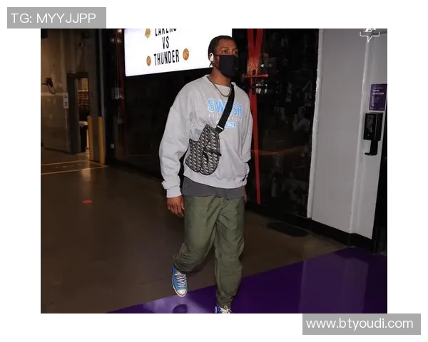 冲击维加斯！湖人官推晒赛前入场照：抵达赛场 整装待发