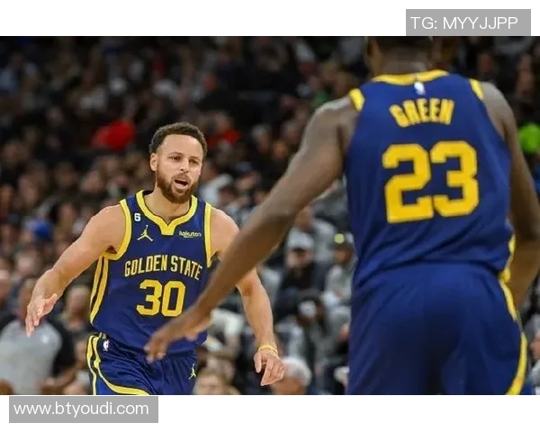 勇士伤病报告出炉!小库里缺战雄鹿 追梦佩顿二世出战成疑 勇士伤病报告出炉!小库里缺战雄鹿 追梦佩顿二世出战成疑