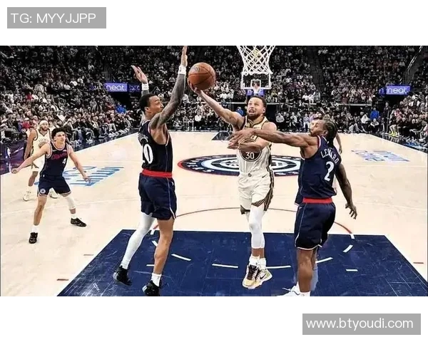 勇士120-113雄鹿 球员评价：2人满分，6人及格，2人低迷