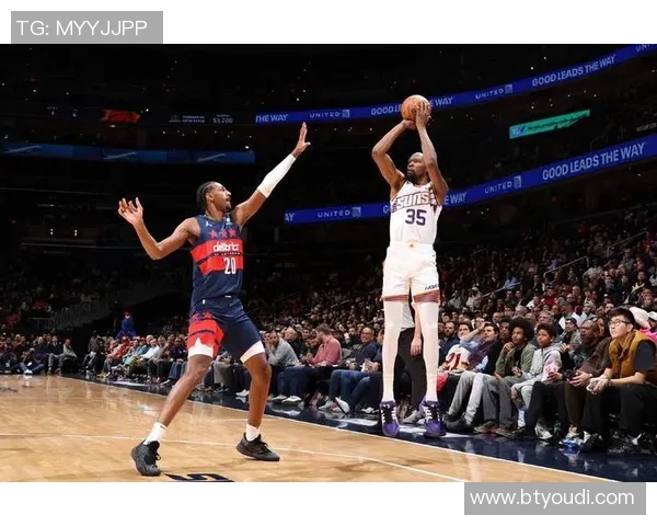 状态火热!布克全场砍下27分3篮板4助攻1抢断 状态火热!布克全场砍下27分3篮板4助攻1抢断